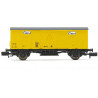 AZVI, vagón cerrado 2 ejes, J3  decoración amarilla,  ép. VI Arnold HN6517-2