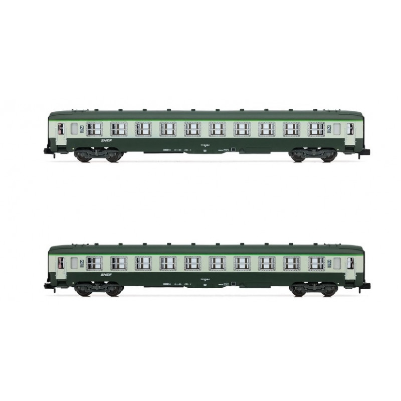 SNCF, set de 2 coches DEV AO B10, 2ª clase, decoración verde/gris con logo “Nouille”, ép. IV. Arnold HN4449